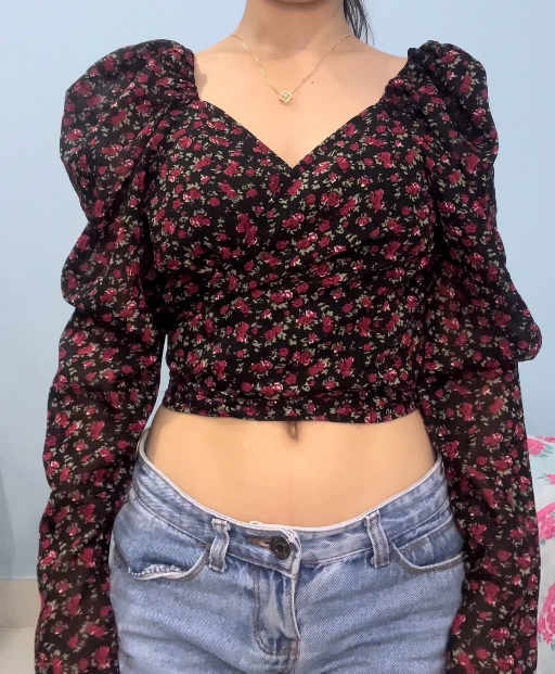 Women pink&Black
FloralPrintPuff Sleeves CrepeTop